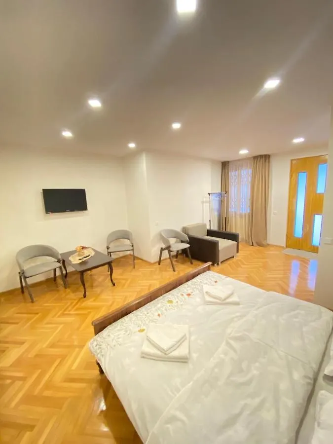 K&N Guesthouse Тбилиси Гостевой дом